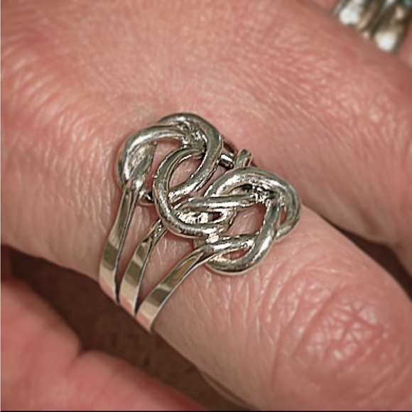 Silver Interwoven ring size 8 with box - Picture 1 of 5